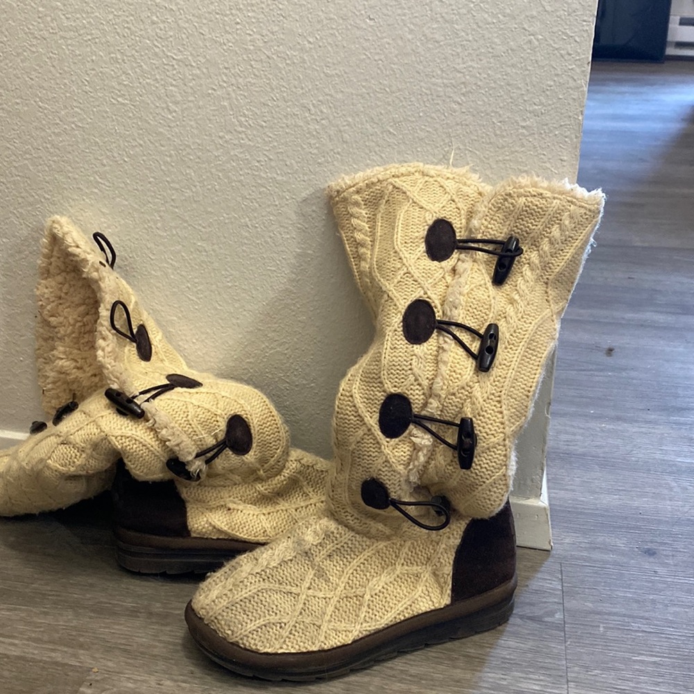 Muk luks, cream size 6 worn twice